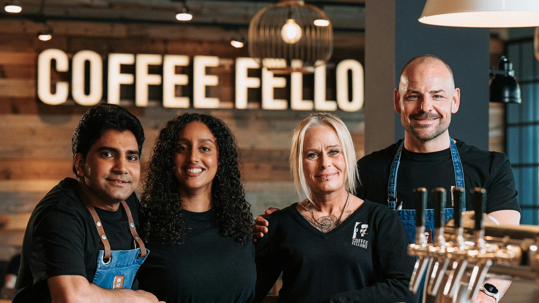 Barista van Coffee Fellows achter de bar